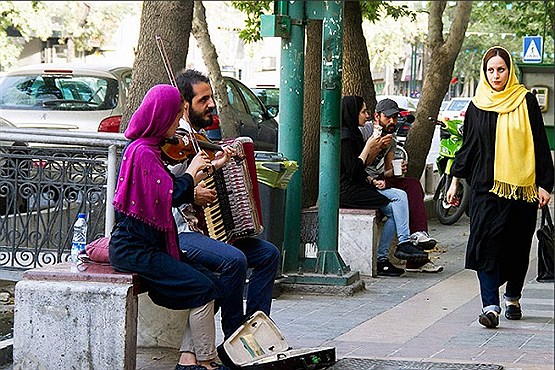 نواختن موسیقی در خیابان